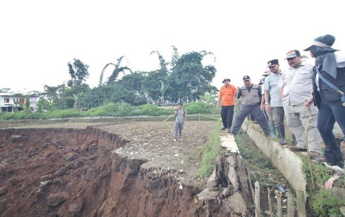 Subang Berduka, Puluhan Orang Tertimbun Longsor Di Mata Air Perusahaan Air Mineral Aqua