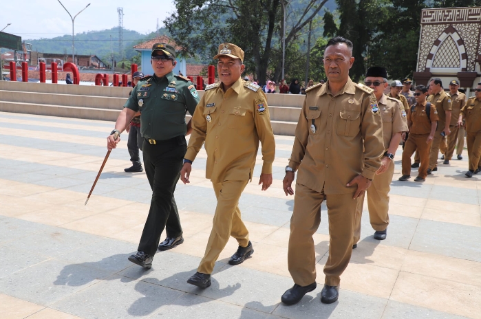 Bupati KBB Resmikan Alun-Alun Little Madina Cililin