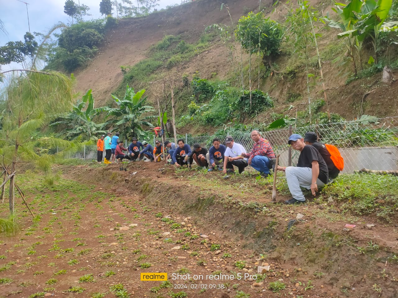 Antisipasi Bencana Longsor, MAGMA Gelar Giat Sosial Penanaman Pohon