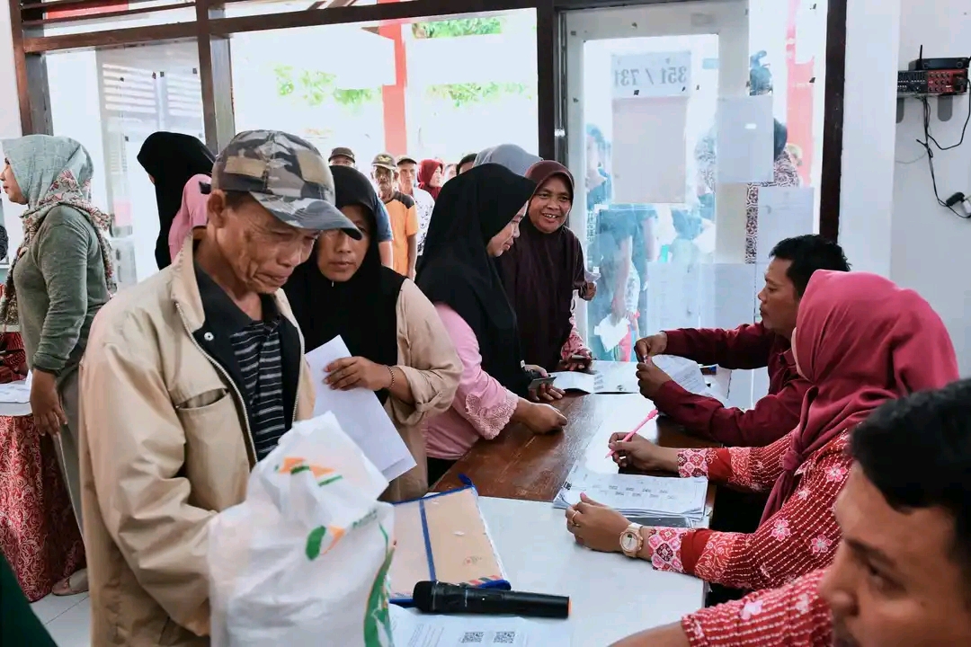 Bupati Indramayu dan DKPP Keliling Pantau Bantuan Pangan1