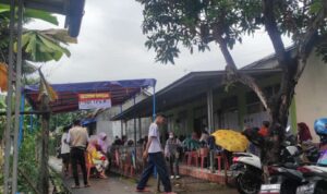Meski Diguyur Hujan, Warga Binong Tetap Antusias Sampaikan Hak Pilihnya di Pemilu 2024