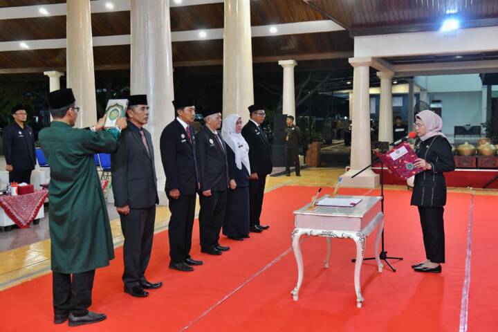 Wujudkan Tata Pemerintahan Yang Baik, Bupati Indramayu Lantik 70 Pejabat