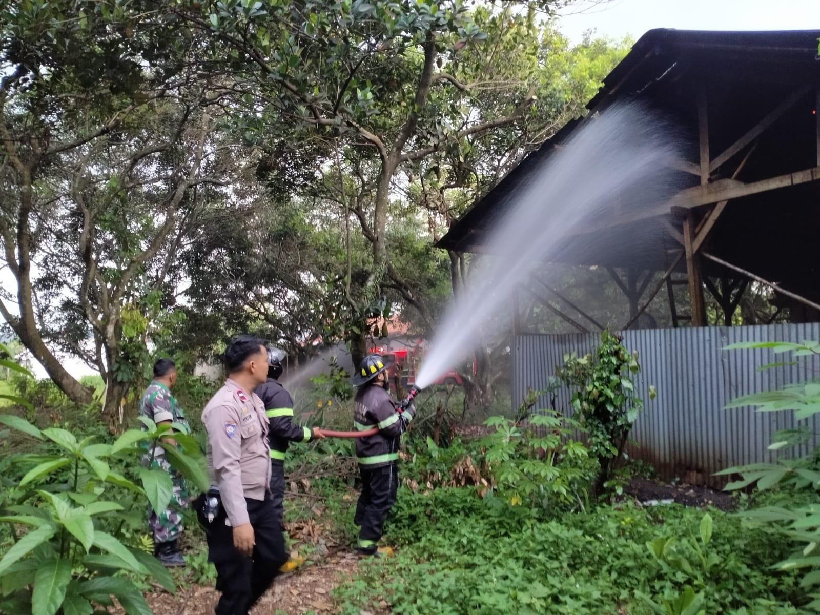 Kebakaran Pabrik Kerupuk Di Blok Nusa Indah Cicadas