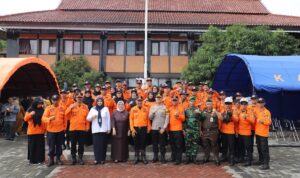 Pemkab Garut Deklarasikan Kecamatan Tangguh Bencana Pemkab Garut Deklarasikan Kecamatan Tangguh Bencana