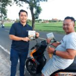 Berbagi Kebahagiaan di Bulan Ramadhan, PLN UP3 Garut Melalui ULP Pameungpeuk Laksanakan Kegiatan Berbagi Takjil dan Sosialisasi Promo Tambah Daya Listrik