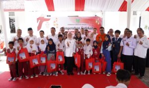 Bupati Indramayu & Disdikbud Salurkan Ribuan Pasang Sepatu Untuk Anak Sekolah