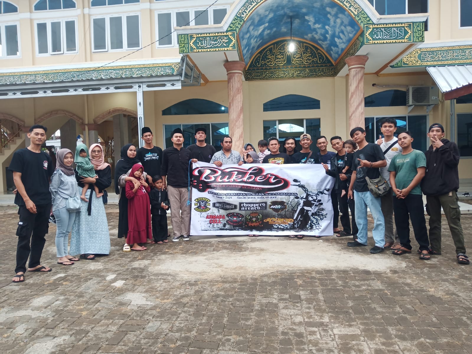 Komunitas Motor Classic Pantura Sukamandi (MOCIPS) Santuni Anak Yatim Piatu & Kaum Jompo Dhuafa