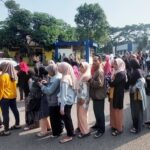 Warga Melong Rela Antri Mendapatkan Beras Murah