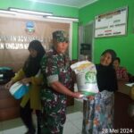 Babinsa Koramil 1105/Cibatu Sertu Yuliana Intens Pantau Kegiatan Pembagian Beras CPP Di Desa Nanjungjaya