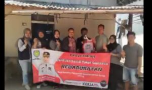 Bupati Indramayu dan Kadinsos Beri Dukungan Sosial kepada PPKS di Desa Sudimampir Lor Bupati Indramayu dan Kadinsos Beri Dukungan Sosial kepada PPKS di Desa Sudimampir Lor