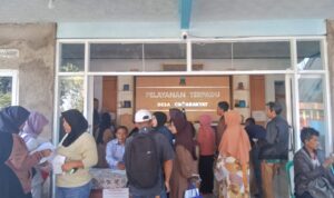 Disdukcapil Garut Jemput Bola Pembuatan Adminduk di Desa Cintarakayat Disdukcapil Garut Jemput Bola Pembuatan Adminduk di Desa Cintarakyat