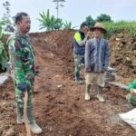 Sujud Syukur RT Ijan Jalan ke Pasir Pari TMMD ke 120 Kodim 0611/Garut Kini Sudah Bisa Dilewati