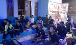 Keseruan Nobar Persib Warga dan Satgas TMMD Ke-120 Kodim 0611/Garut