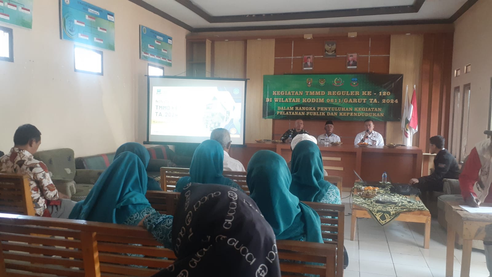 Penyuluhan Publik dan Kependudukan di Desa Cinta Damai: Menyadarkan Warga Akan Pentingnya Partisipasi Dalam Pembangunan