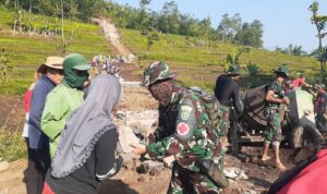 Personil Kesehatan Satgas TMMD Ke-120 Kodim 0611/Garut Turun ke Lokasi Personil Kesehatan Satgas TMMD Ke-120 Kodim 0611/Garut Turun ke Lokasi