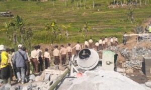 Ratusan Siswa Antusias Bantu Kegiatan TMMD Reguler ke 120 Kodim 0611/Garut