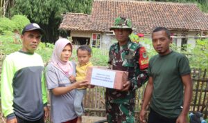 Satgas TMMD ke-120 Kodim 0611/Garut Door to Door Bagikan Susu, Vitamin dan Telur Satgas TMMD ke-120 Kodim 0611/Garut Door to Door Bagikan Susu, Vitamin dan Telur