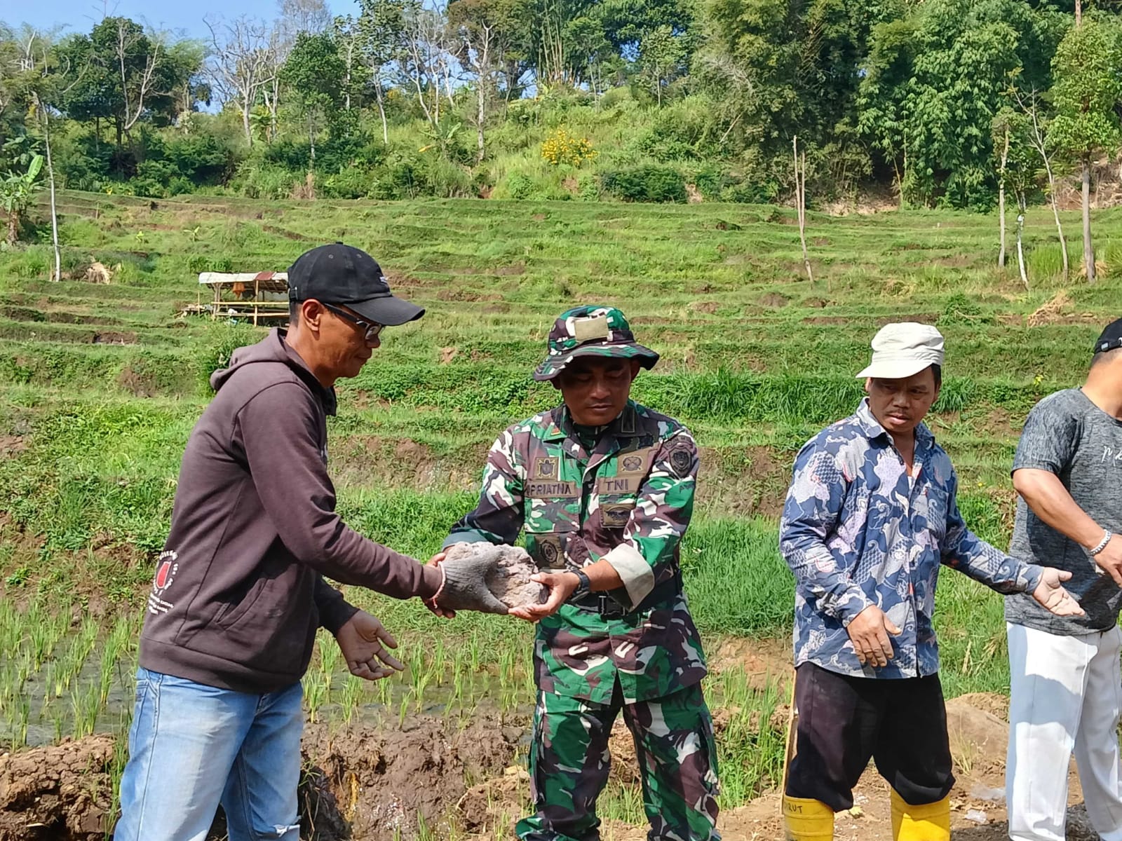 Semangat Kapten Inf Supriatna dan Satgas TMMD, Membangun Bersama Mengabdi Kepada Negeri1