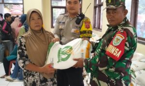 Seribu Lebih KPM Kelurahan Dangdeur Terima Bantuan Beras P3KE Tahap 3