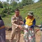 Tidak Hanya Masyarakat, Kasi Trantib Satpol PP Juga Turun Langsung Membantu TMMD ke-120