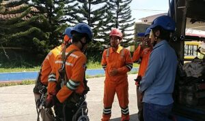 PLN UP3 Garut Melalui Pasukan Elit PDKB Lakukan Pemeliharaan Jaringan Untuk Menjamin Keandalan Pasokan Listrik