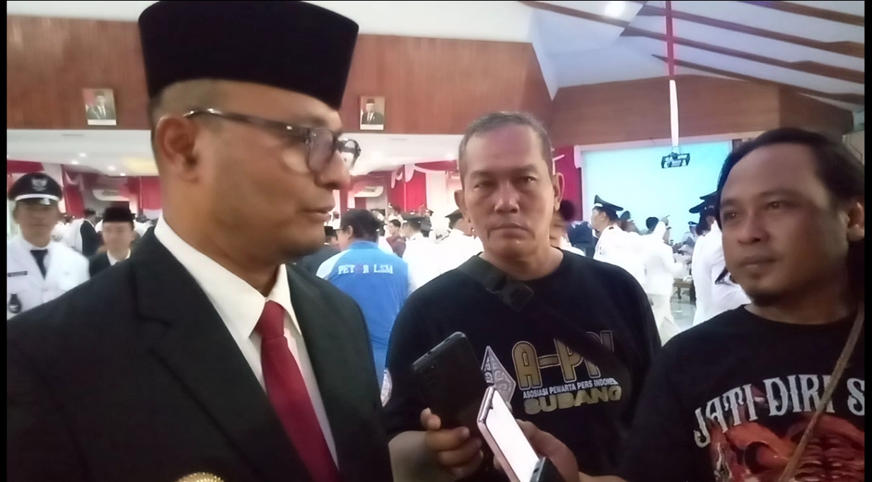 Pj Bupati Subang Kukuhkan & Tetapkan Perpanjangan Masa Jabatan 243 Kades1