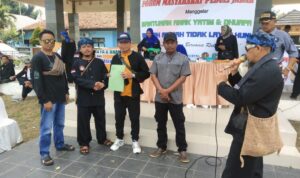 Sekjen FMP Jabar Serahkan SK Paguyuban Pemuda Karang Asem Sekjen FMP Jabar Serahkan SK Paguyuban Pemuda Karang Asem