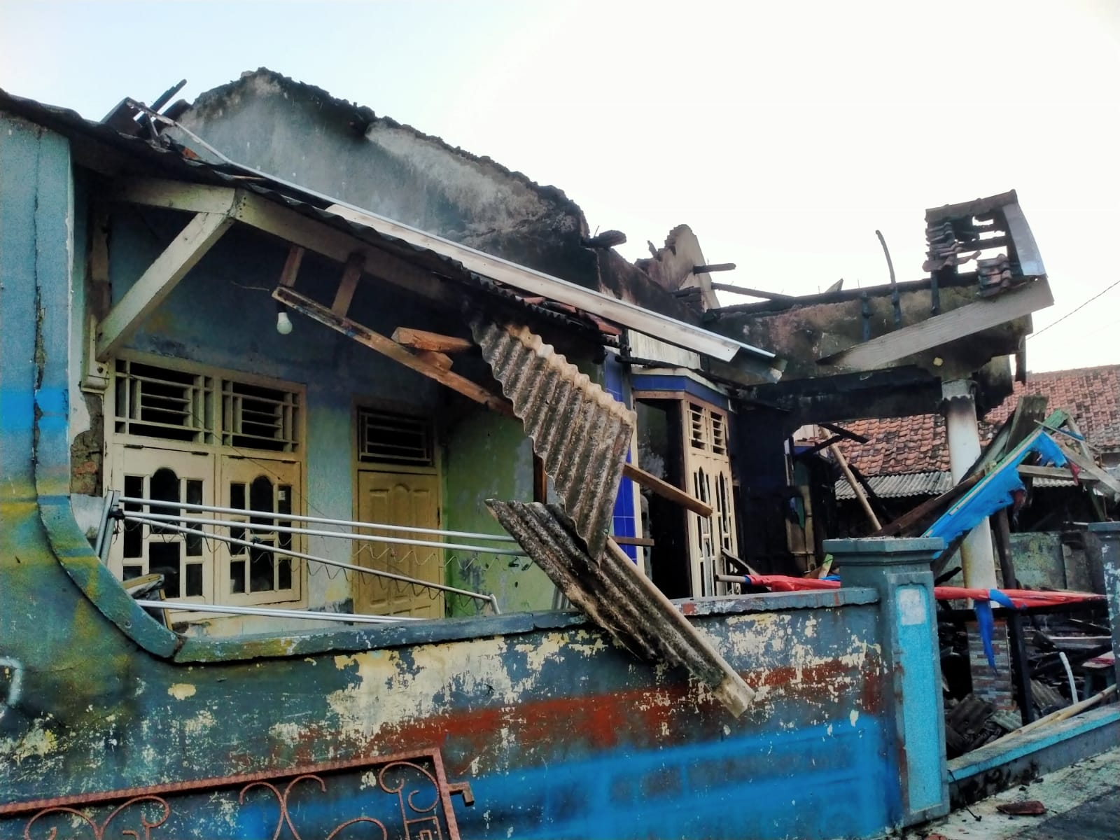 Akibat Lupa Matikan Kompor Gas, Satu Unit Rumah Ludes Terbakar1