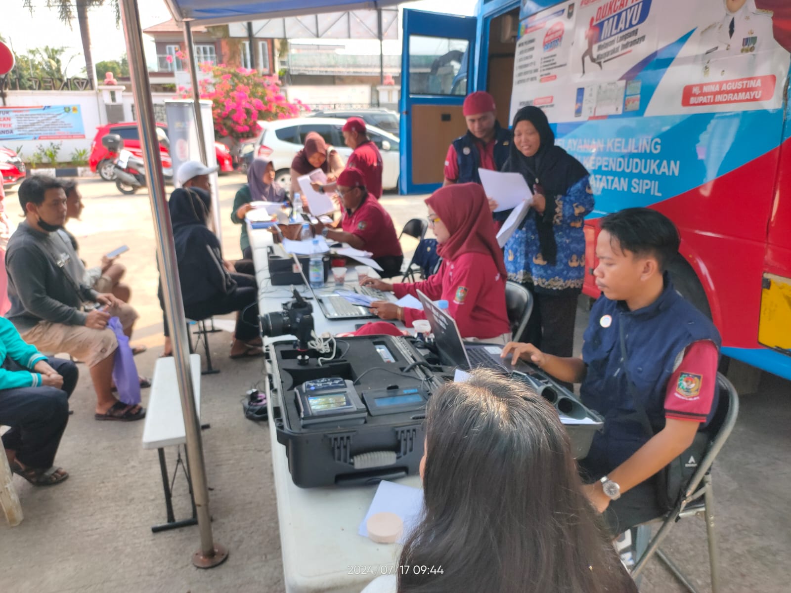 Disdukcapil Indramayu Manjakan Masyarakat Pemohon Adminduk