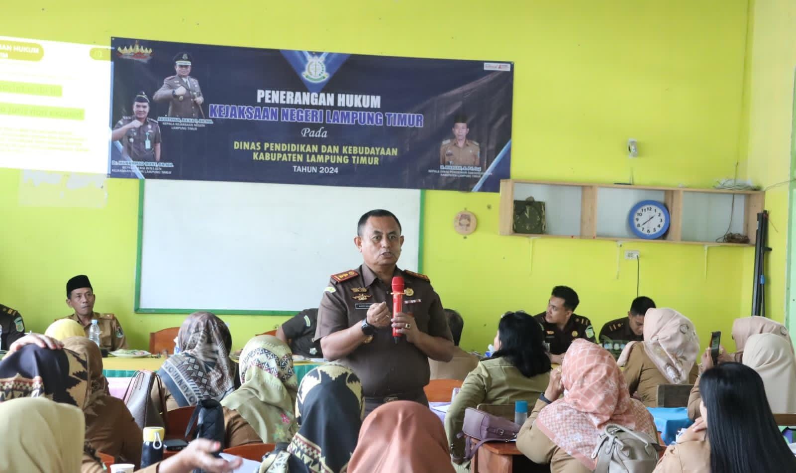 Kejari Lamtim Gelar Penyuluhan Hukum Untuk Kepsek SD Se-Lamtim
