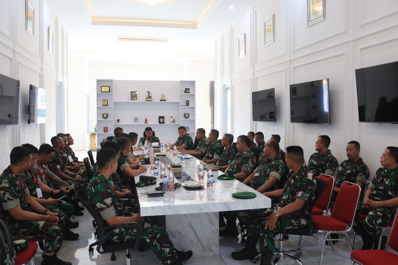 Pembukaan Awal Kegiatan Penelitian KKL Wilhan Pasis Dikreg LXIV Seskoad TA 2024 di Wilayah Kodim 0611/Garut