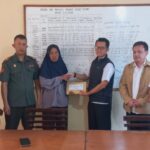 Perhutani KPH Garut Berikan Santunan Kepada Mitra Penyadap