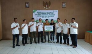 Perhutani Salurkan Bantuan TJSL Kepada KUMP di Garut