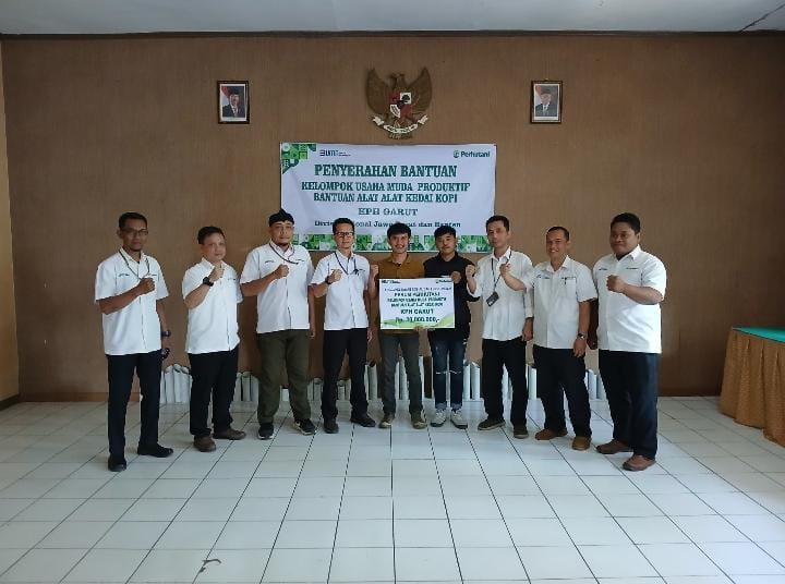 Perhutani Salurkan Bantuan TJSL Kepada KUMP di Garut