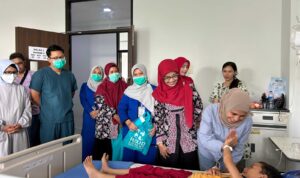 Peringati HAN ke-40, Rosnelly Support Anak-Anak yang di Rawat di RSUD Ciereng Peringati HAN ke-40, Rosnelly Support Anak-Anak yang di Rawat di RSUD Ciereng