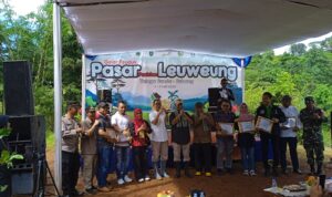 Pj Bupati Subang Hadiri Acara Pasar Pasisian Leuweung di Dangdeur
