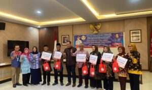 Sumringah, 103 Pensiunan Terima Dana Purna Tugas Sebesar Rp1,6 Miliar Sumringah, 103 Pensiunan Terima Dana Purna Tugas Sebesar Rp1,6 Miliar
