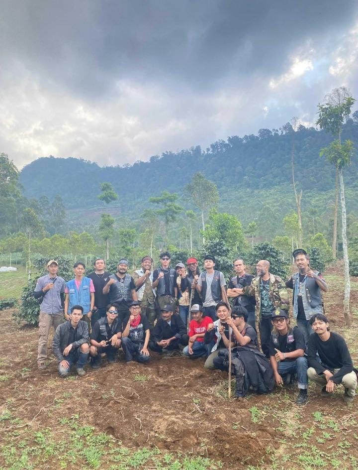 Bikers Bandung Gelar Peduli Lingkungan Penanaman Pohon Di Gunung Artapela1