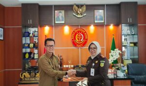 Perhutani Teken Perpanjangan PKS Bersama Kejari di Garut Perhutani Teken Perpanjangan PKS Bersama Kejari di Garut