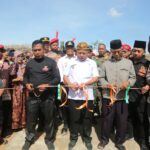 Bupati Dawam Resmikan Jembatan Penghubung Desa Sidodadi dan Giriklopomulyo