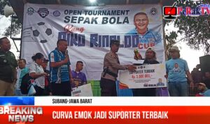 Curva Emok Dapat Penghargaan Suporter Terbaik di Open Turnamen Kang Niko Rinaldo Cup Curva Emok Dapat Penghargaan Suporter Terbaik di Open Turnamen Kang Niko Rinaldo Cup