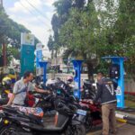 Lima Tahun Kepemimpinan Erick Thohir, PLN UP3 Garut Dukung Transisi Energi Dengan Menghadirkan SPKLU dan SPLU Untuk Kenyamanan Komunitas Kendaraan Listrik Laksanakan Tour