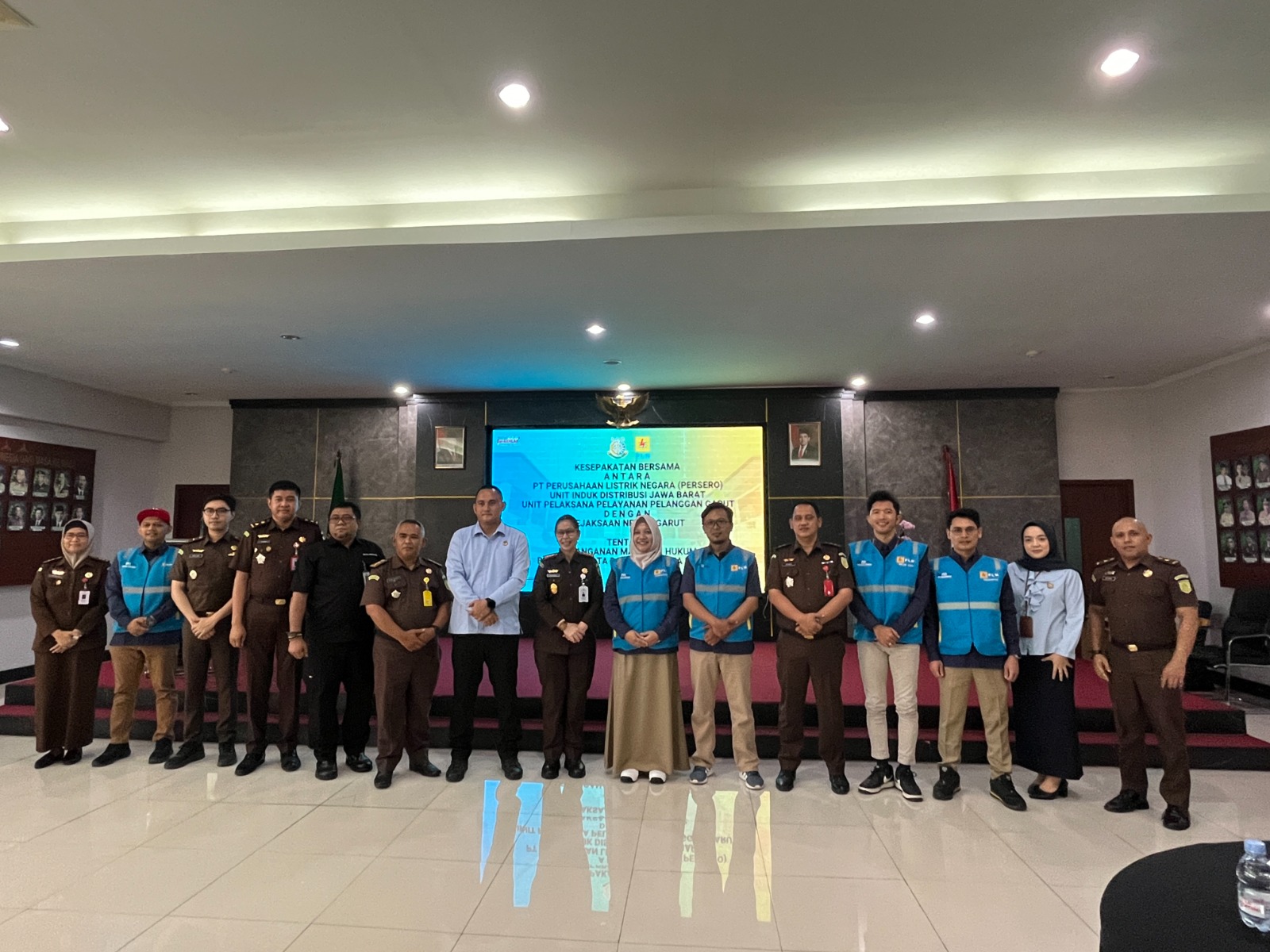 Dalam Momentum Hari Listrik Nasional dan Hari Sumpah Pemuda Tahun 2024, PLN UP3 Garut Tandatangani Kerjasama Hukum Dengan Kejaksaan Negeri Garut