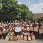 PLN Berkolaborasi Bersama YBM UP3 Garut Salurkan Paket Perlengkapan Sekolah Kepada Siswa/i Berprestasi di SDN Cimanganten 1, Dalam Rangka Peringati Hari Listrik Nasional Dan Hari Sumpah Pemuda Tahun 2024