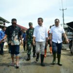 Pj. Gubernur Jawa Barat Tinjau Langsung Dampak Rob di Eretan Wetan
