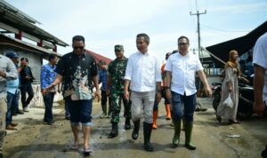 Pj. Gubernur Jawa Barat Tinjau Langsung Dampak Rob di Eretan Wetan