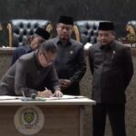 Pjs. Bupati dan DPRD Setujui Raperda APBD Indramayu TA 2025