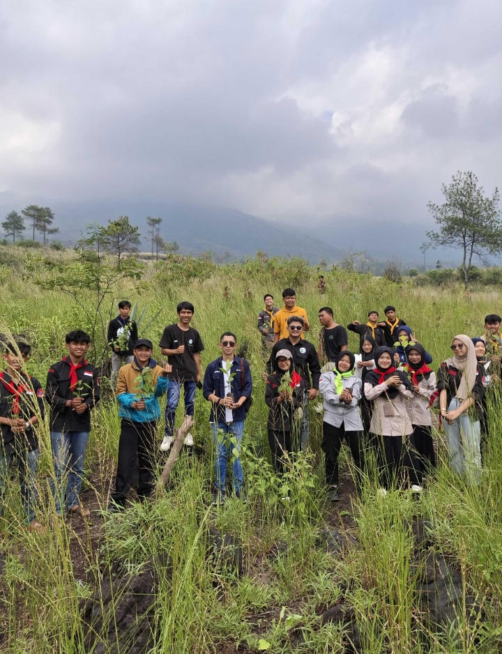 Perhutani Bersama PA Gerhana Lakukan Penanaman di Garut