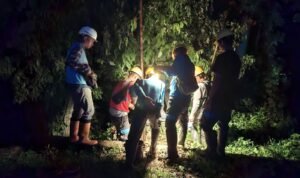 Tak Kenal Waktu, Petugas PLN UID Jabar Hadirkan Terang di Tengah Bencana Cianjur