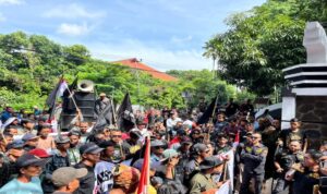 Buntut Penutupan Galian C, Ratusan Buruh Tambang Demo DPRD Subang